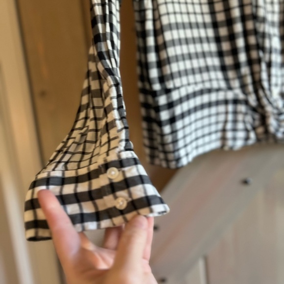 Express Knot Waist Plaid Blouse - Picture 5 of 6